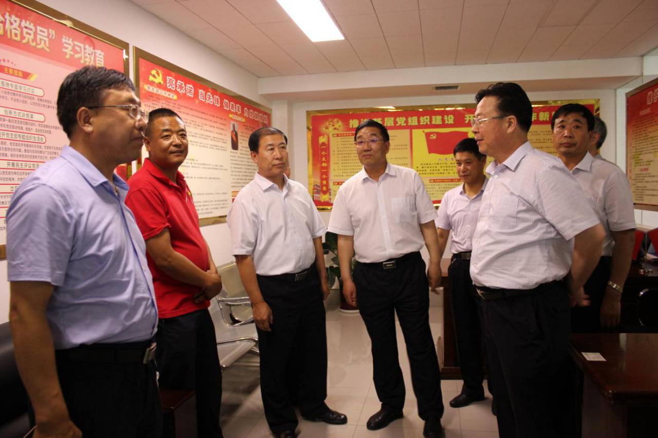 市场副总经理李文杰汇报党建工会情况